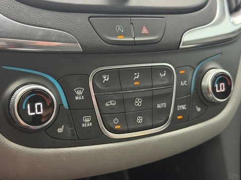 Used 2024 Chevrolet Equinox LT FWD image 19