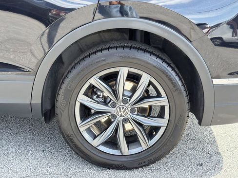 Used 2022 Volkswagen Tiguan SE FWD image 34