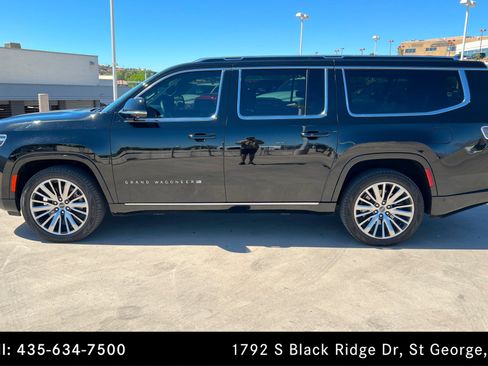 Used 2023 Jeep Grand Wagoneer L 4WD w/ Flexible Seating Group image 2
