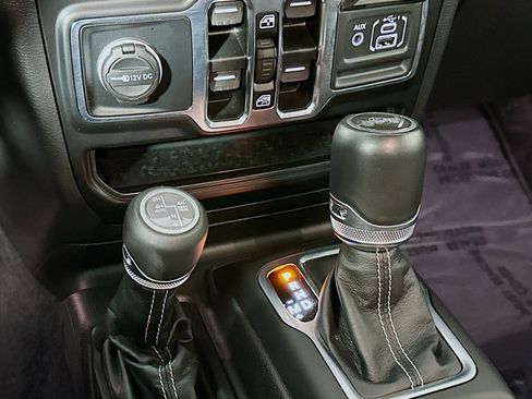 Used 2023 Jeep Wrangler Sahara image 7