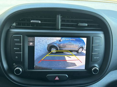 Used 2025 Kia Soul LX w/ LX Technology Package image 24