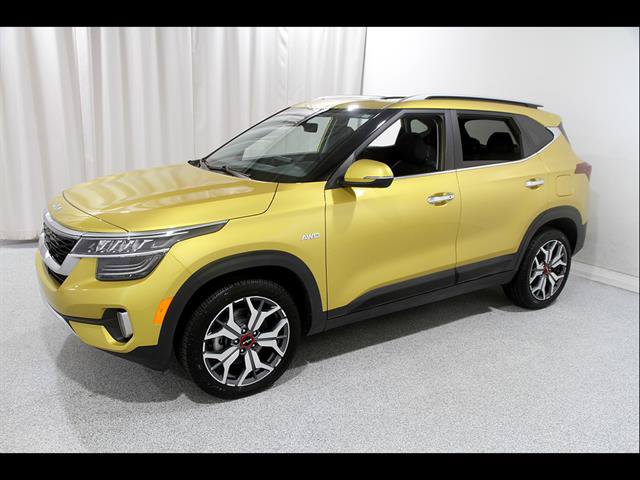 Used 2023 Kia Seltos SX w/ SX Sunroof Package AWD/4WD image 3