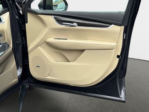 Used 2017 Cadillac XT5 FWD w/ LPO, Wheel Lock Package image 13