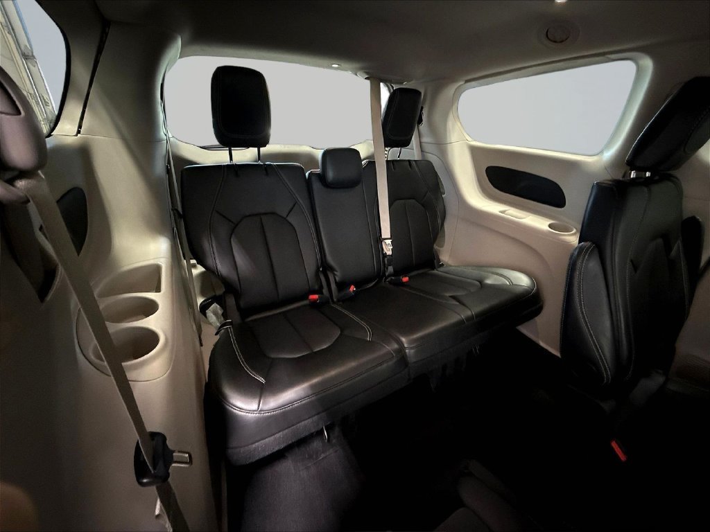 Used 2024 Chrysler Pacifica Touring-L FWD image 29