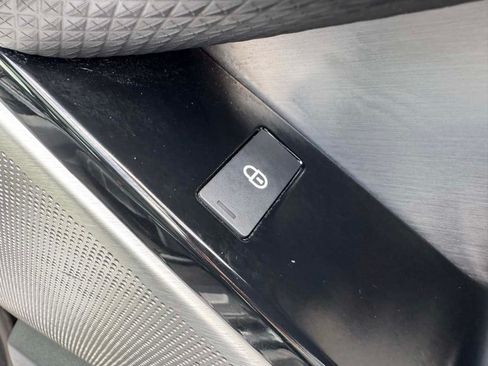 Used 2019 Land Rover Range Rover Velar R-Dynamic SE AWD/4WD image 34