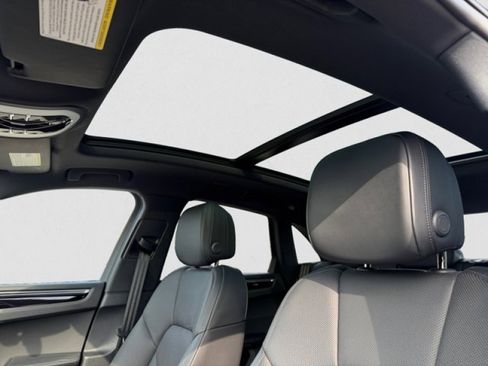 Used 2023 Porsche Macan w/ Premium Package Plus image 12