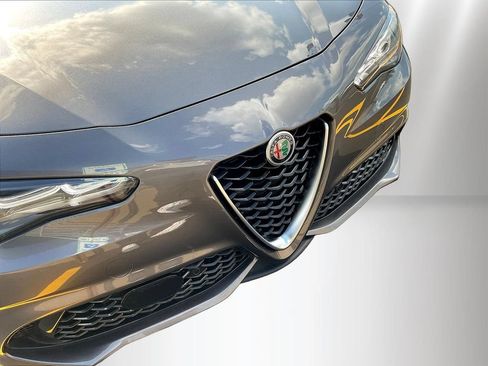 Used 2024 Alfa Romeo Giulia Ti AWD/4WD image 32