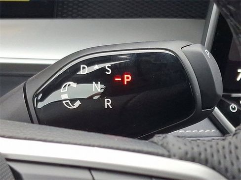 New 2026 Volkswagen Tiguan SE R-Line image 8