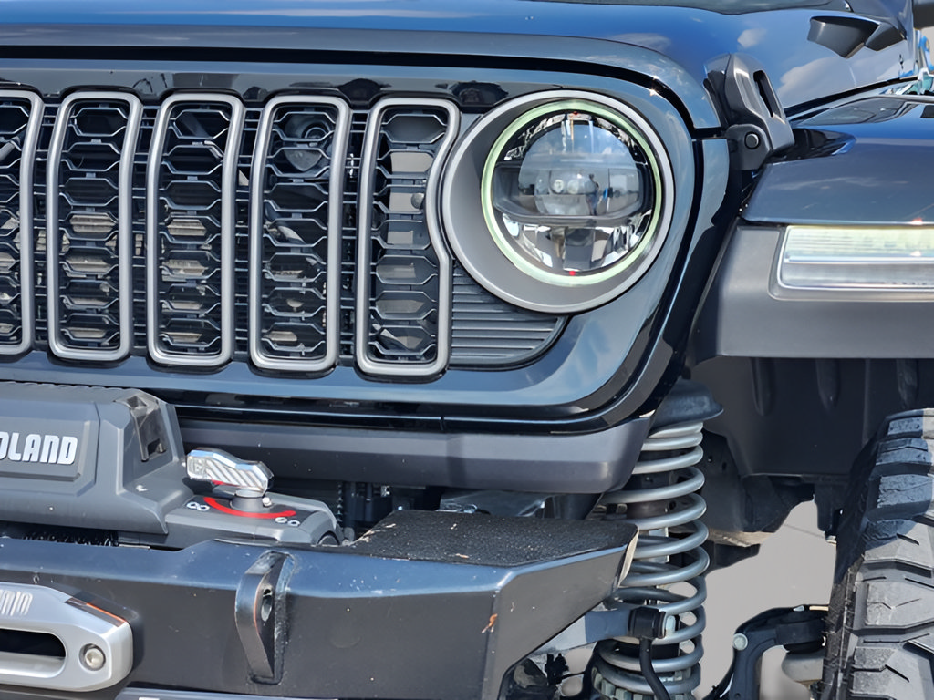 Used 2025 Jeep Gladiator Rubicon AWD/4WD image 8