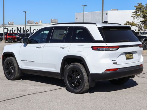 New 2026 Jeep Grand Cherokee Altitude AWD/4WD image 7