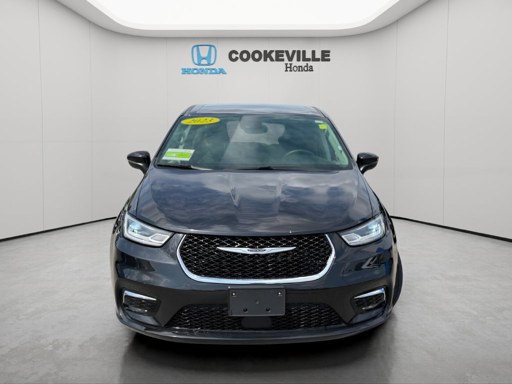 Used 2023 Chrysler Pacifica Touring-L FWD image 4