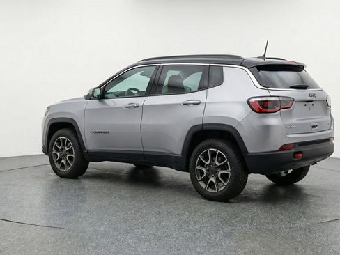 Used 2025 Jeep Compass Trailhawk image 6