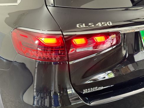 Used 2025 Mercedes-Benz GLS 450 4MATIC image 36