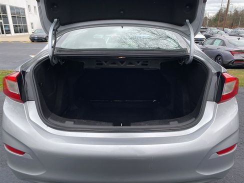 Used 2018 Chevrolet Cruze LS image 10