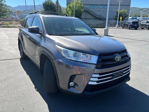 Used 2019 Toyota Highlander XLE AWD/4WD image 1