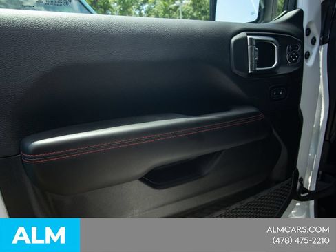 Used 2025 Jeep Wrangler Unlimited Rubicon w/ Convenience Group AWD/4WD image 9