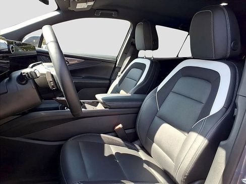 Used 2025 Chevrolet Blazer EV LT image 5