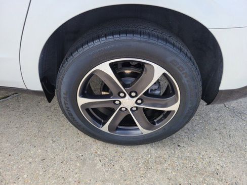 Used 2022 Buick Enclave Essence w/ Sport Touring Edition image 9