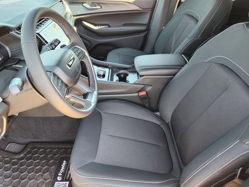 New 2025 Jeep Grand Cherokee Laredo X image 11