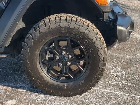 Used 2025 Jeep Wrangler Willys 4xe image 10