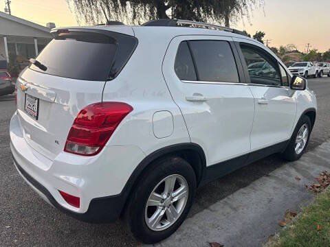 Used 2017 Chevrolet Trax LT FWD image 3