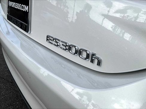 Used 2025 Lexus ES 300h w/ Premium Package image 8