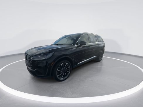 Used 2025 Lincoln Aviator Reserve AWD/4WD image 4