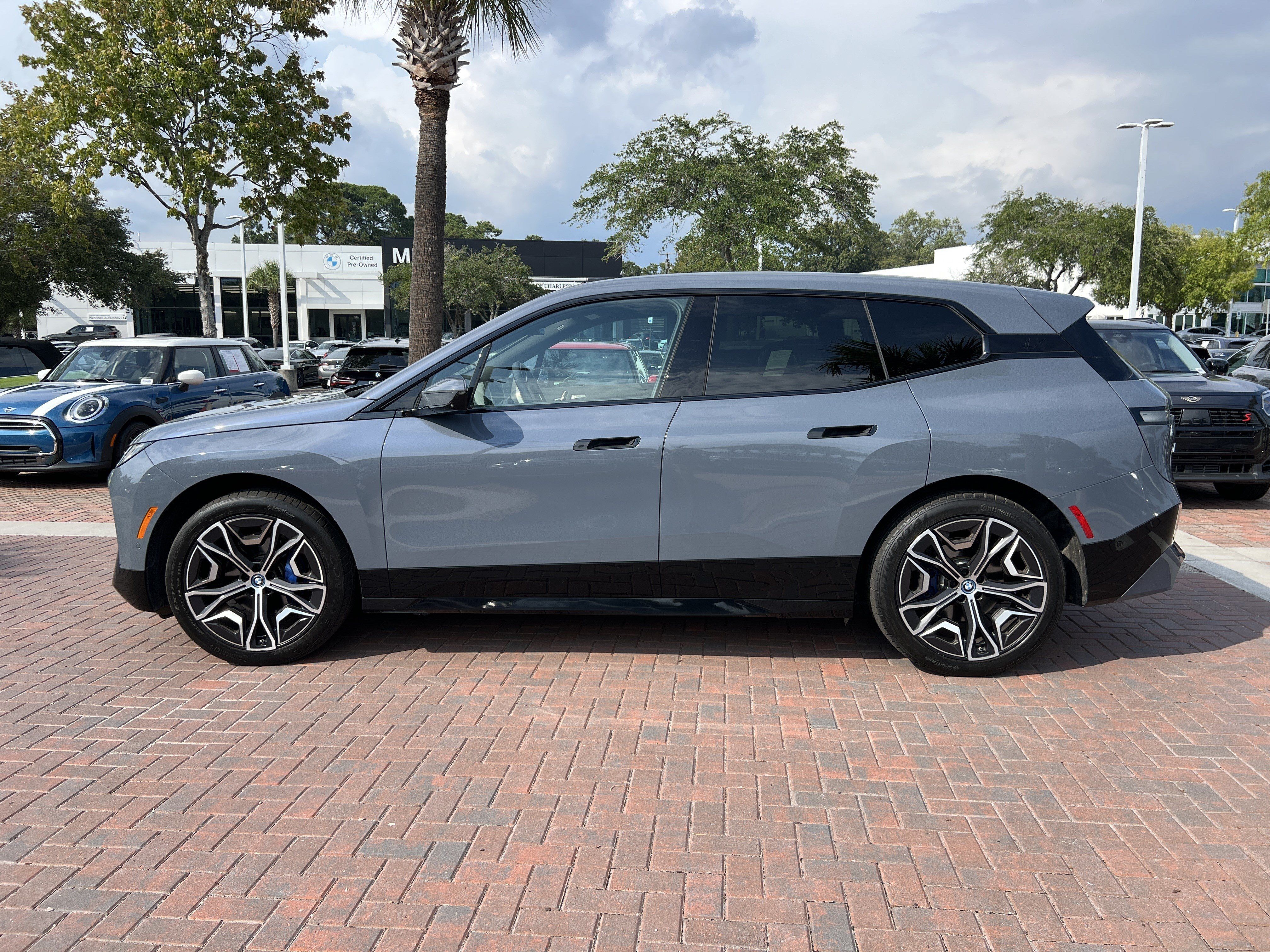 Used 2024 BMW iX xDrive50 w/ Premium Package AWD/4WD image 40
