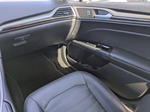 Used 2013 Ford Fusion SE FWD image 18
