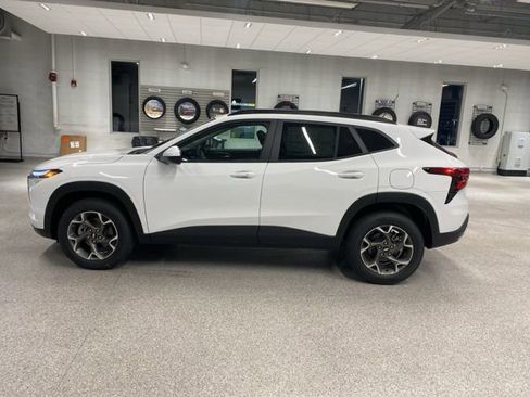 New 2026 Chevrolet Trax LT w/ Driver Confidence Package FWD image 9