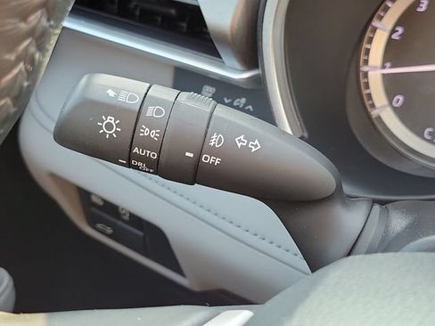 Used 2024 Toyota Highlander XLE AWD/4WD image 23