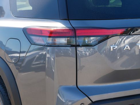Used 2025 Nissan Pathfinder SV AWD/4WD image 17