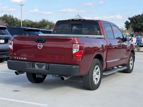 Used 2018 Nissan Titan S image 4