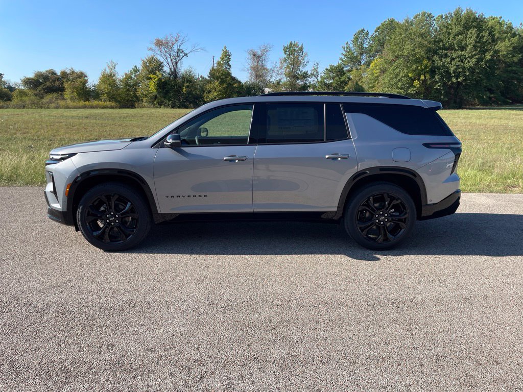 New 2027 Chevrolet Traverse RS w/ LPO, Floor Liner Package FWD image 2