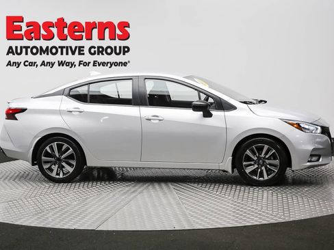 Used 2020 Nissan Versa SR w/ Convenience Package image 4