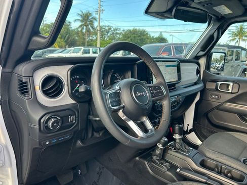 Used 2024 Jeep Wrangler Unlimited Sahara AWD/4WD image 10