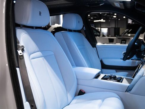 Used 2026 Rolls-Royce Cullinan AWD/4WD image 15