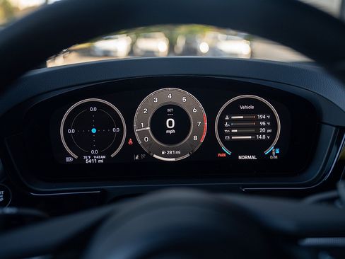 Certified 2025 Porsche Cayenne Coupe image 10