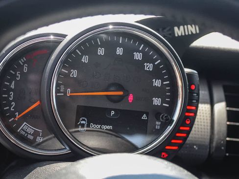 Used 2017 MINI Cooper 2-Door Hardtop image 28