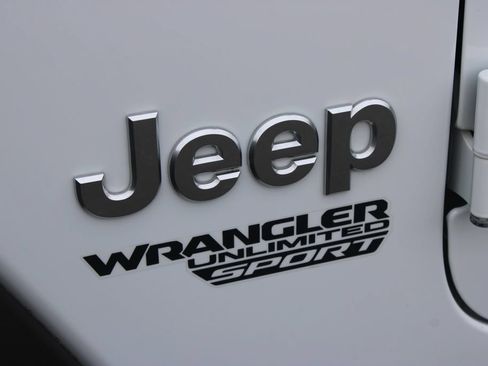 Used 2019 Jeep Wrangler Unlimited Sport S AWD/4WD image 19