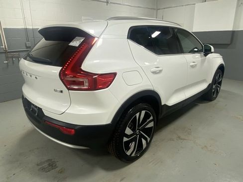 Used 2025 Volvo XC40 B5 Ultra image 3