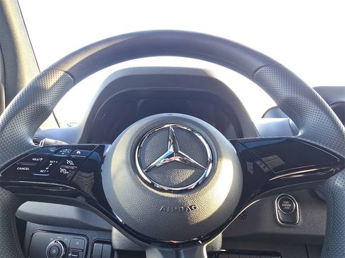 Used 2025 Mercedes-Benz Sprinter 2500 image 21