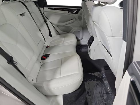 Certified 2023 Porsche Macan S AWD/4WD image 26