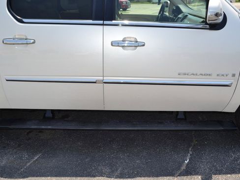 Used 2008 Cadillac Escalade EXT AWD/4WD image 61