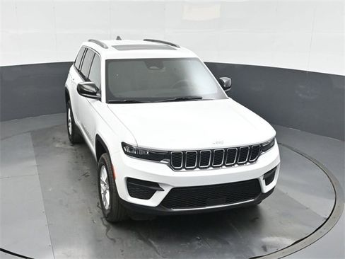 New 2025 Jeep Grand Cherokee Laredo X w/ Luxury Tech Group I image 35