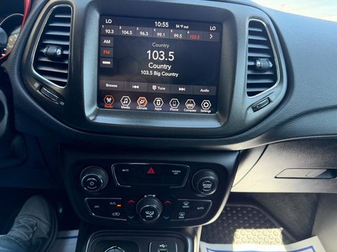 Used 2019 Jeep Compass Trailhawk AWD/4WD image 12