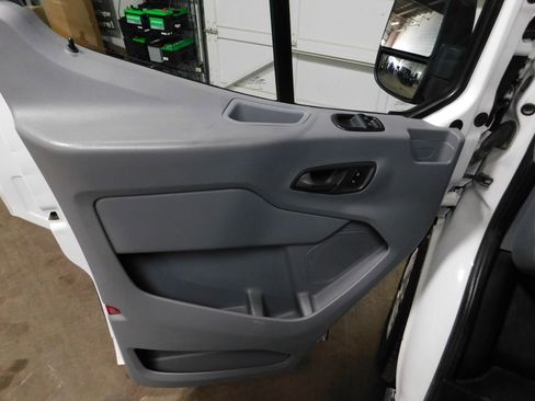 Used 2018 Ford Transit 150 XLT image 39