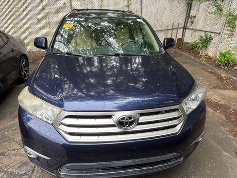 Used 2012 Toyota Highlander Limited w/ Tow Pkg AWD/4WD image 2