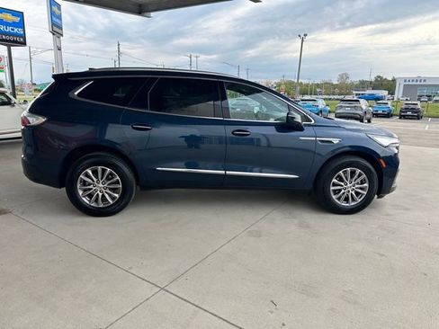 Used 2023 Buick Enclave Essence AWD/4WD image 6