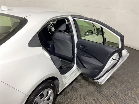 Used 2024 Toyota Corolla LE image 32
